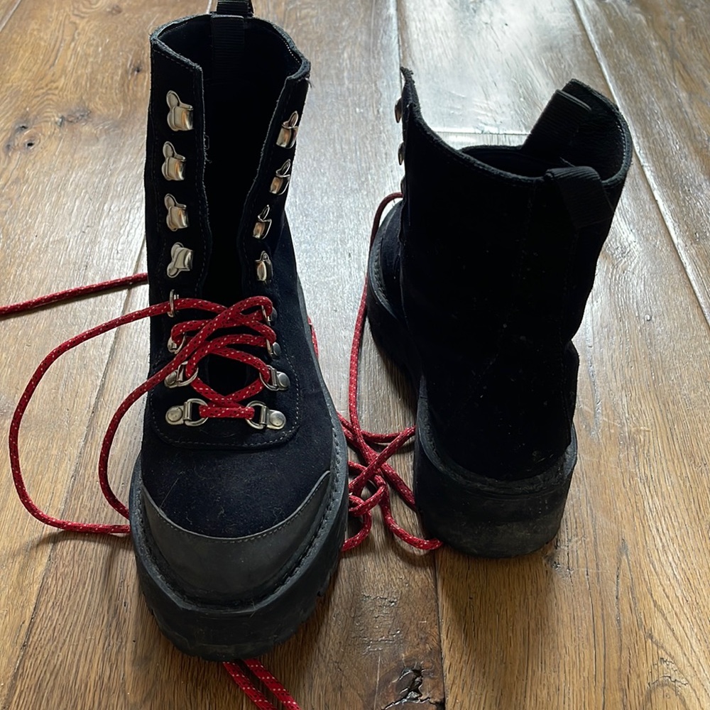 Off white snow boots